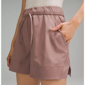 NWT Cinchable Waist High-Rise Woven Short 3.5" in Twilight Rose